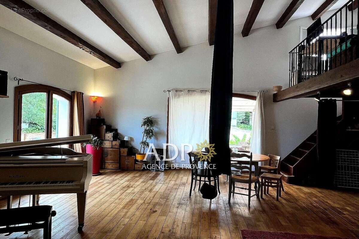 Maison à SAINT-CEZAIRE-SUR-SIAGNE