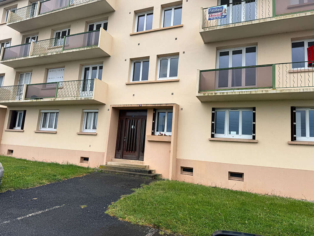 Appartement à PONT-HEBERT