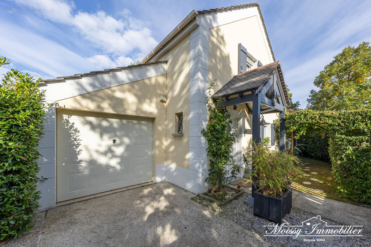 Maison à MOISSY-CRAMAYEL