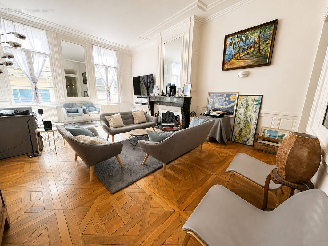 Elégant appartement de 155 m2 quartier Halles Centrales - photo 2