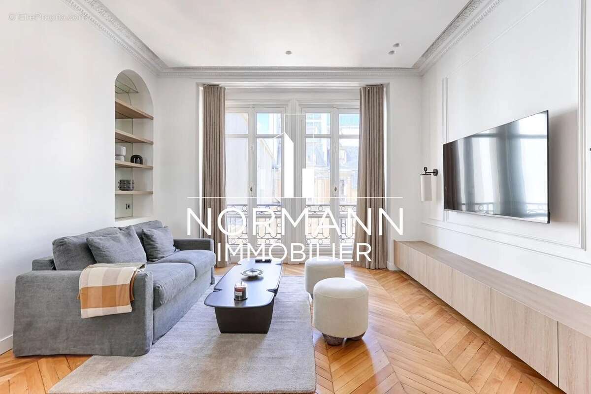 Appartement à PARIS-1E