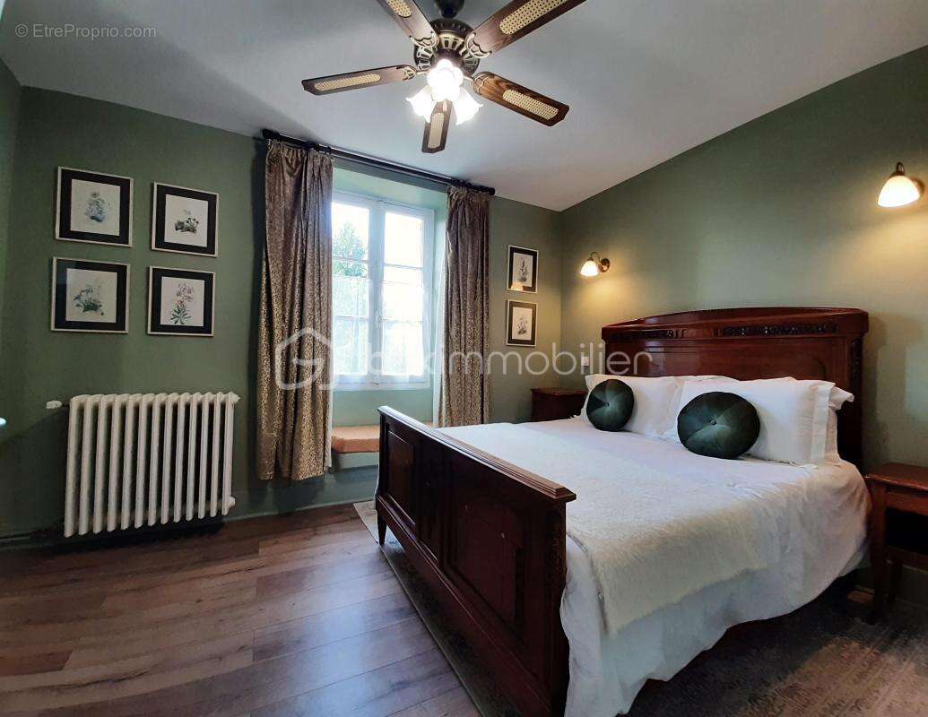 Maison à SAINT-LAURENT-SUR-GORRE