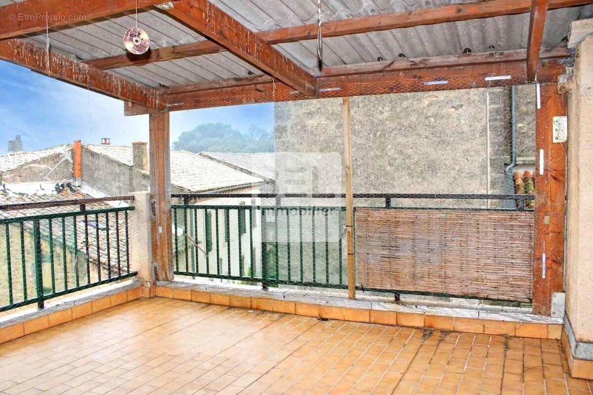 Appartement à LAUDUN-L'ARDOISE