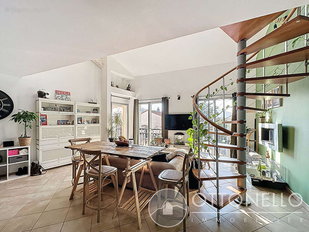 Appartement à ROQUEBRUNE-SUR-ARGENS