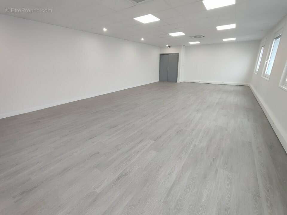 Autre à SAINT-QUENTIN-FALLAVIER