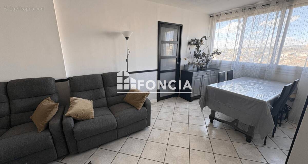 Appartement à FRESNES
