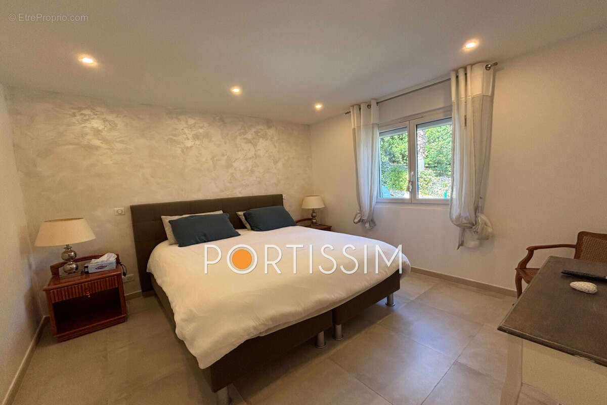 Maison 236 m² à Cagnes-Sur-Mer  - photo 8