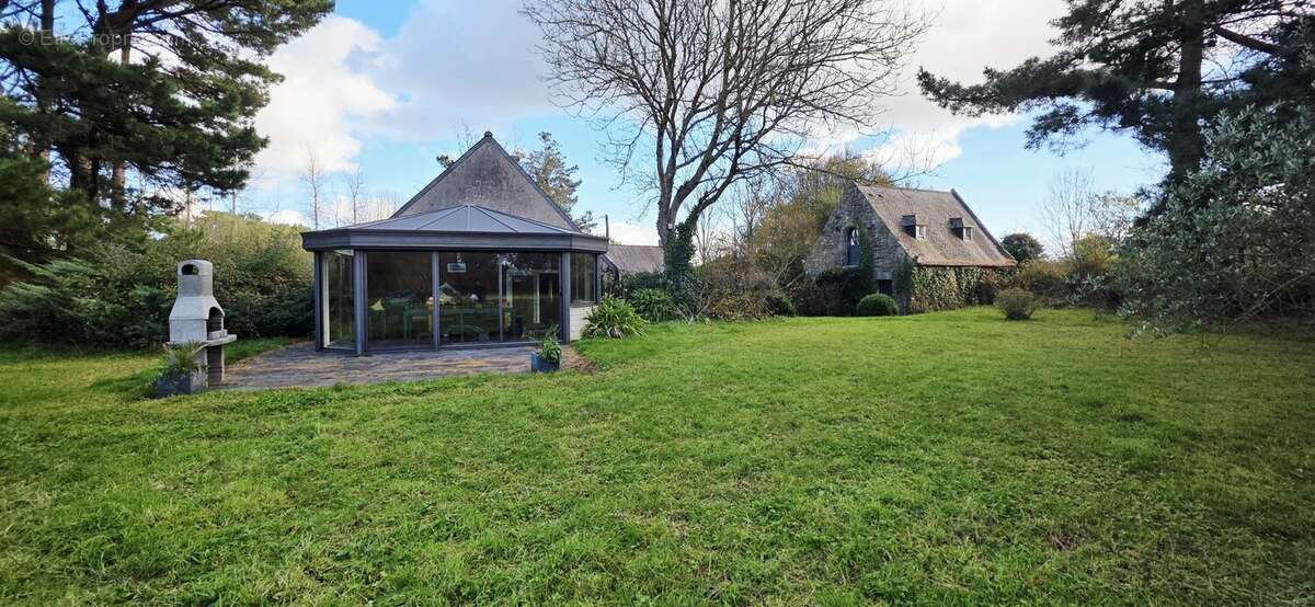 Maison à TREDREZ-LOCQUEMEAU