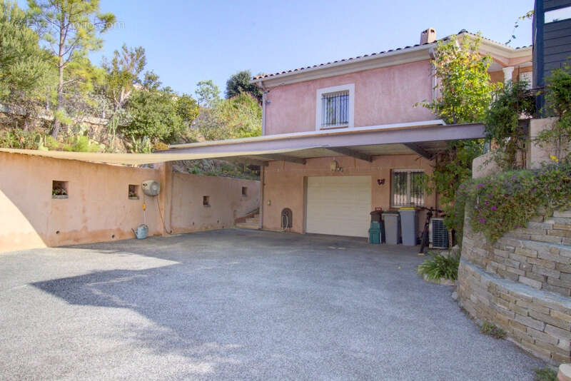 Maison à LES ISSAMBRES