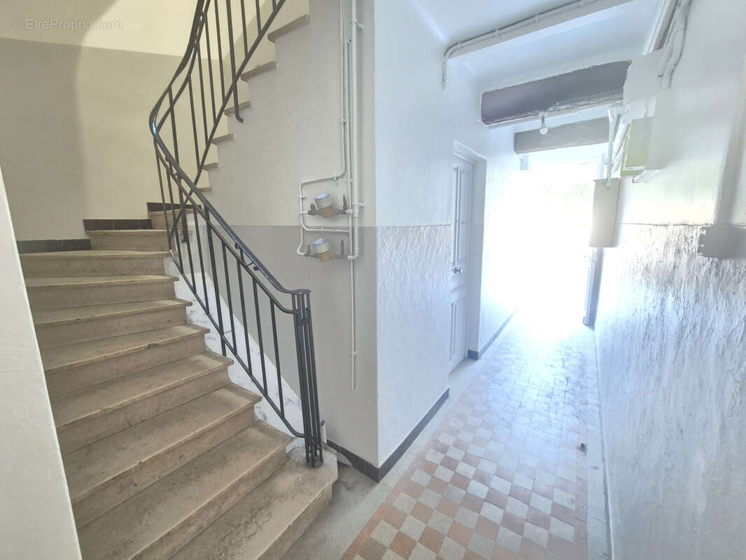 Toulon Ouest - Appartement Type 2 vendu loué - idéal investisseur - Petite copropriété sans charges - photo 6