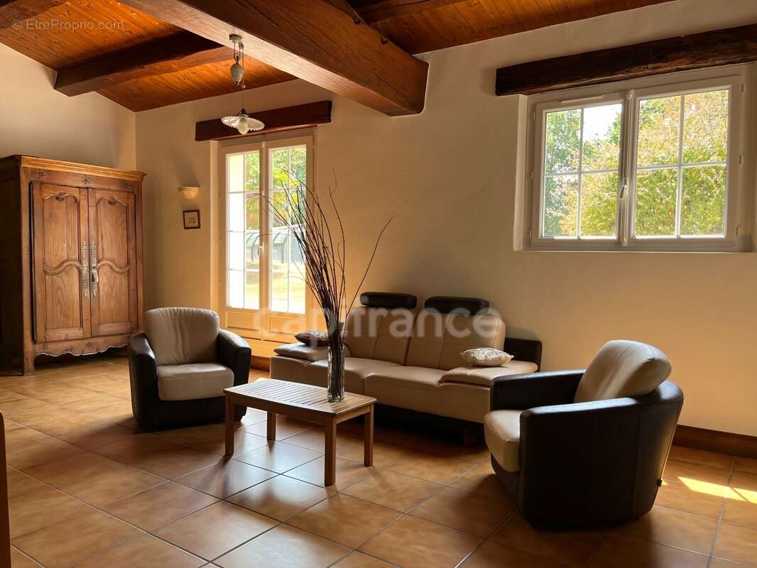 Propriété de caractère – env. 260 m² habitables – Parc paysager de 6 218 m² – Piscine – Dépendances - photo 13