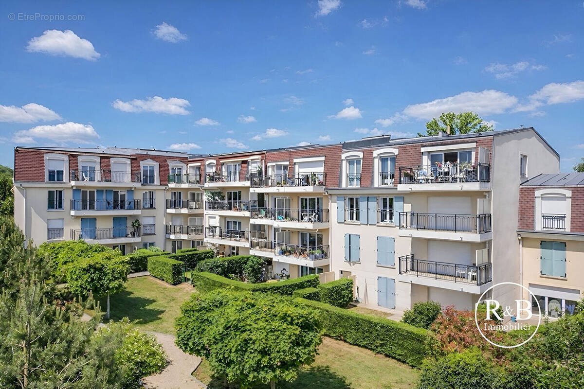 Appartement à LES CLAYES-SOUS-BOIS