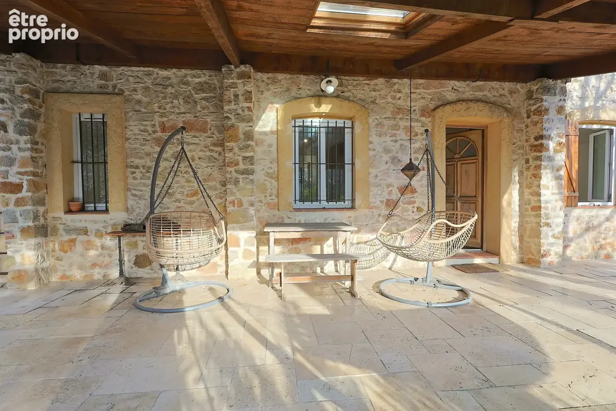 Exclusivité – vallauris – ancienne bergerie rénovée – 193 m² – 5 chambres – piscine - photo 12