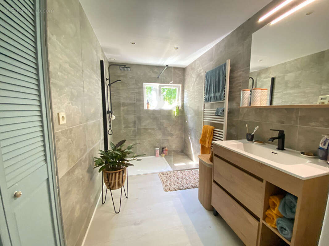 Maison à MONTREUIL-AU-HOULME