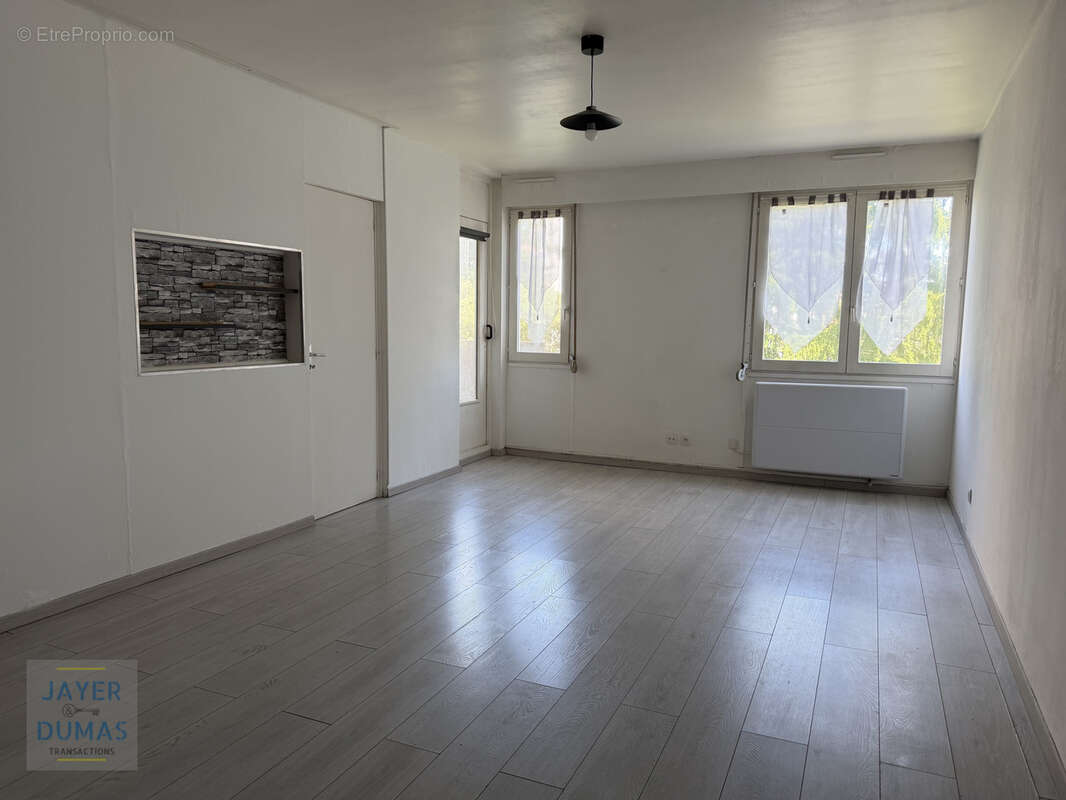 CHALON-SUR-SAONE - Appartement T3 au calme dans Résidence - - photo 4