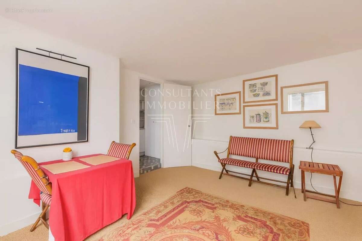 Appartement à PARIS-7E