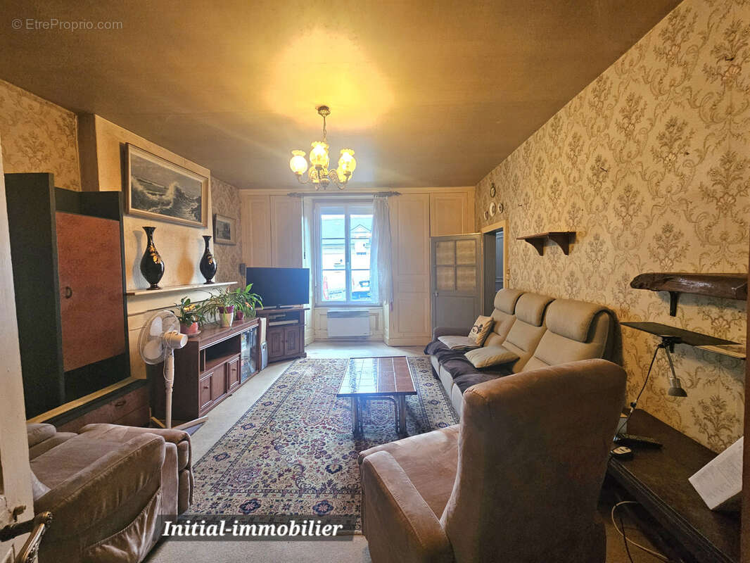 Maison à BEAUMONT-LA-RONCE