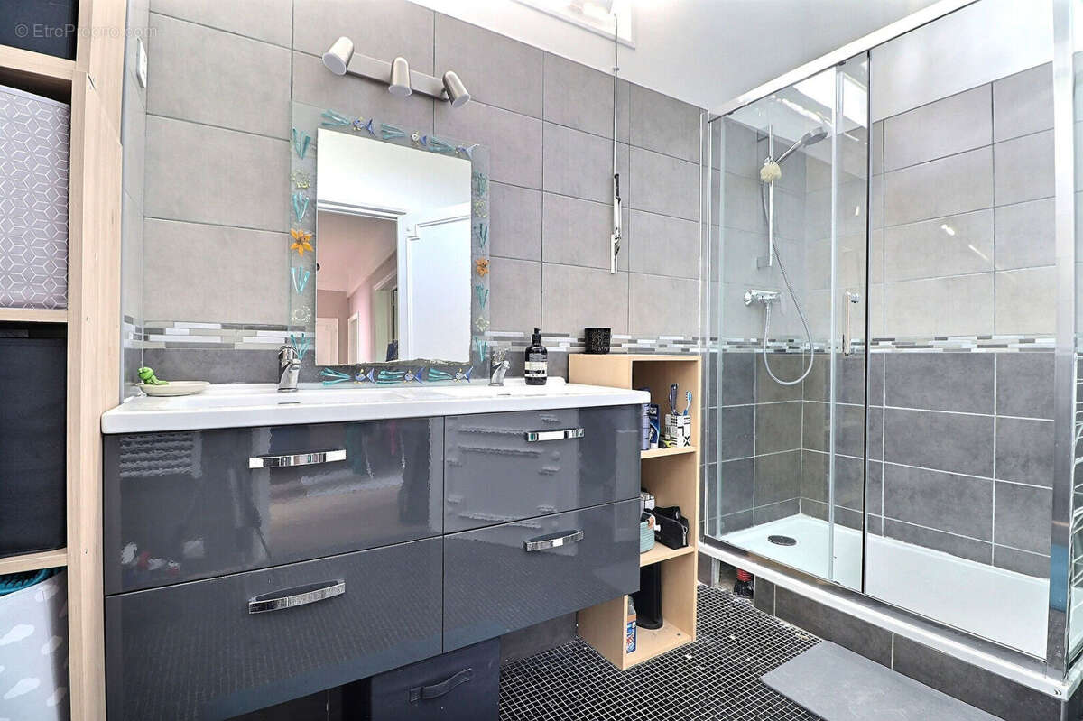 Appartement à AUBERVILLIERS