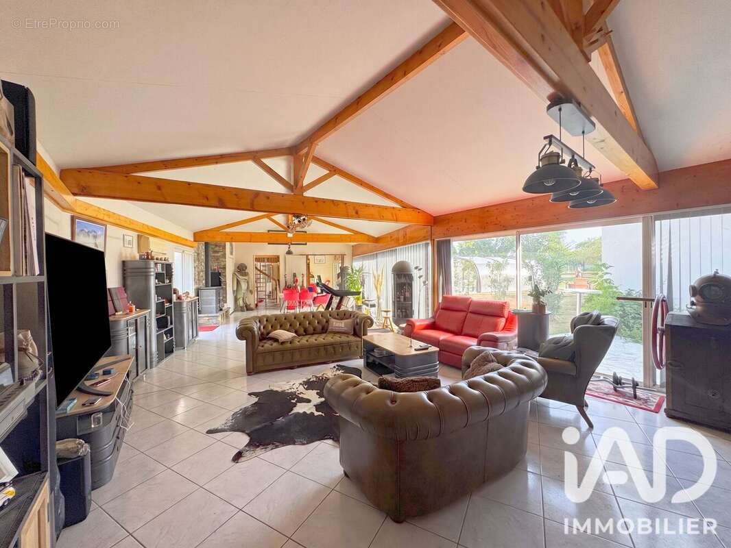 Maison 377 m² à Grezac  - photo 5