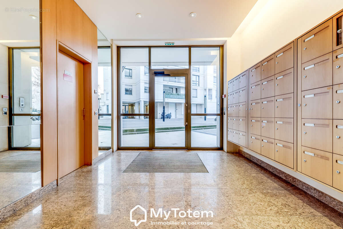 Appartement à COURBEVOIE