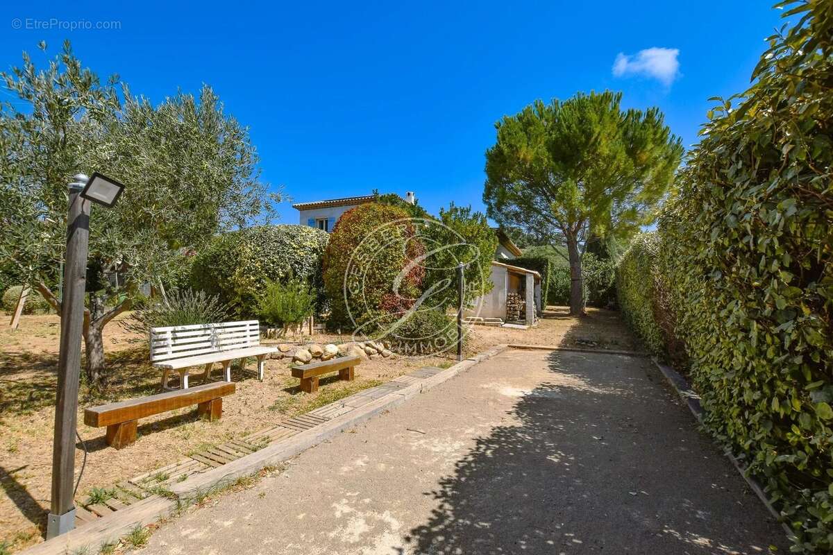 A vendre flayosc - maison a pied au village 3 chambres avec piscine et garage au calme absolu - photo 24