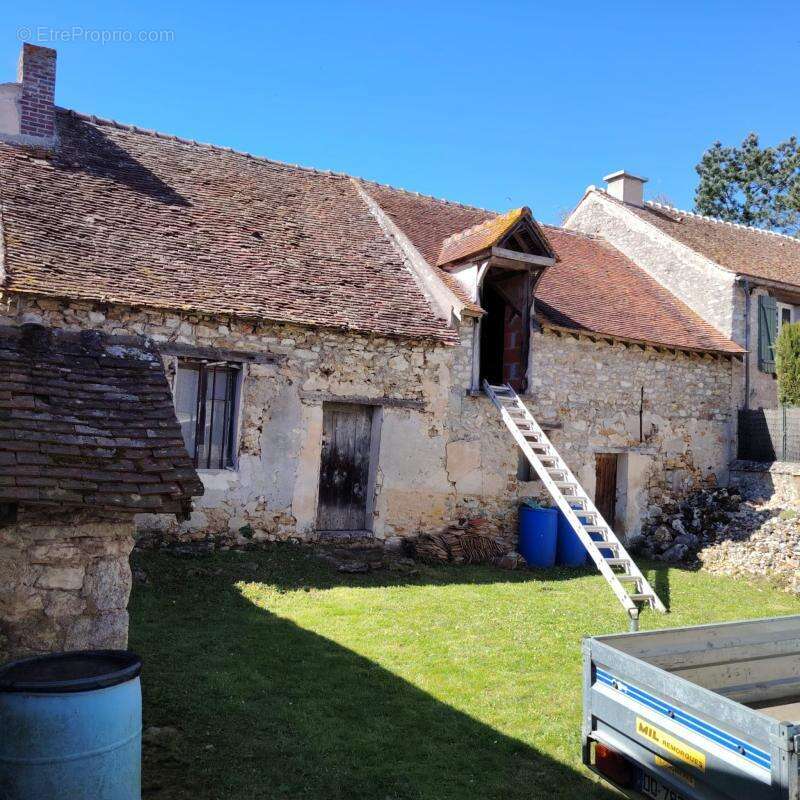 Maison 260 m² à Saulx-Marchais  - photo 2