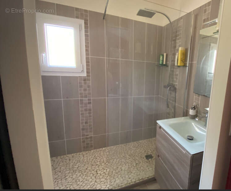 Maison à SAINT-CHRISTOLY-DE-BLAYE