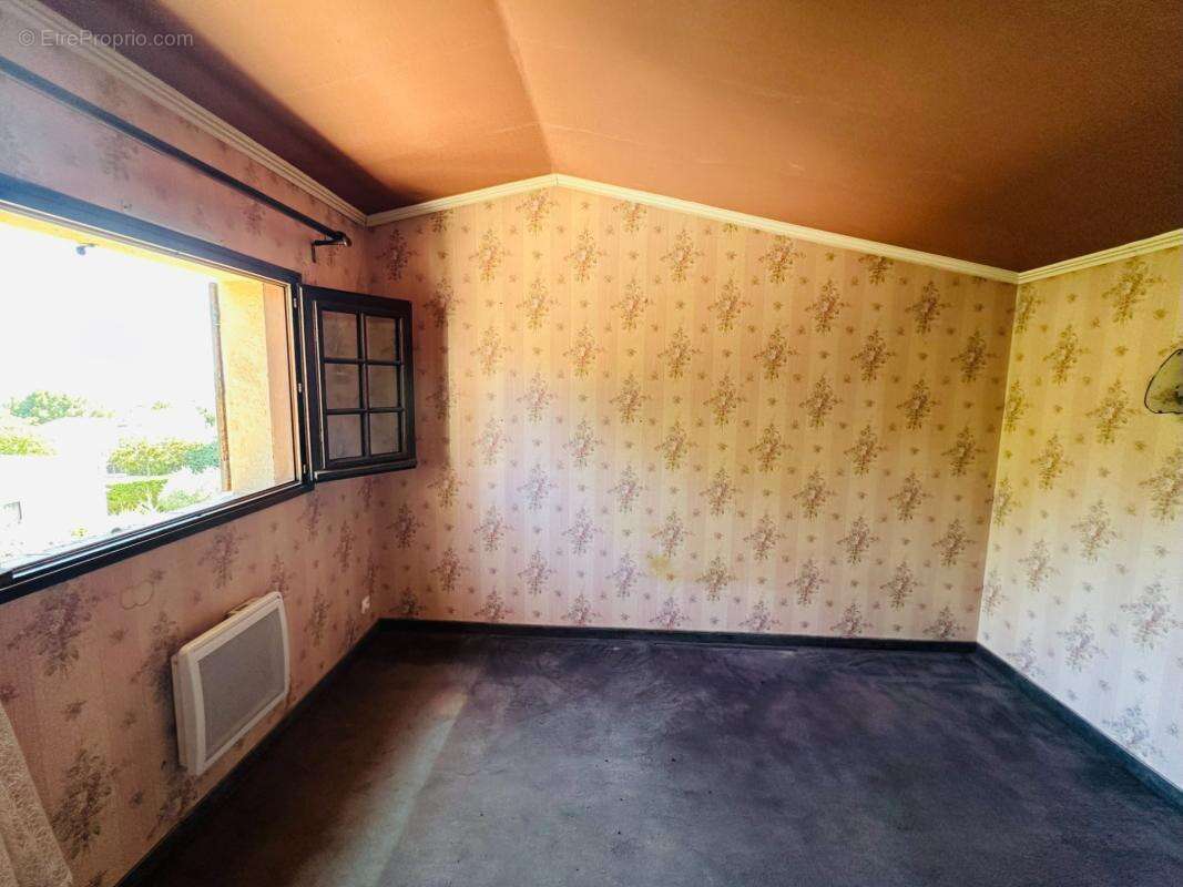 A vendre, Manosque, Maison Familiale 6 Chambres – 159 m²  Calme, Vue Dégagée & Fort Potentiel - photo 11