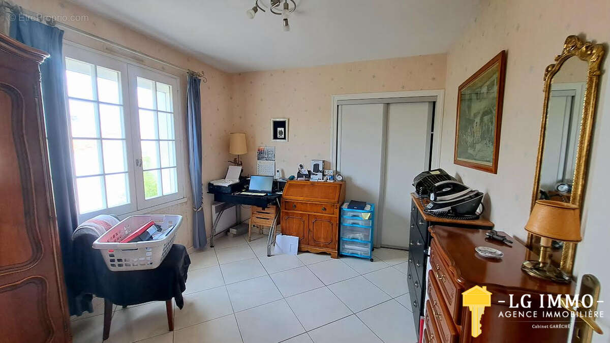 Belle maison de ville , vue dégagée  200m des commerces . - photo 12