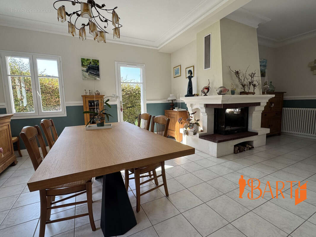Maison 200 m² à Saint-Doulchard  - photo 6
