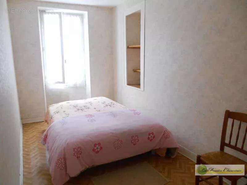 Maison 80 m² à Aigre  - photo 10