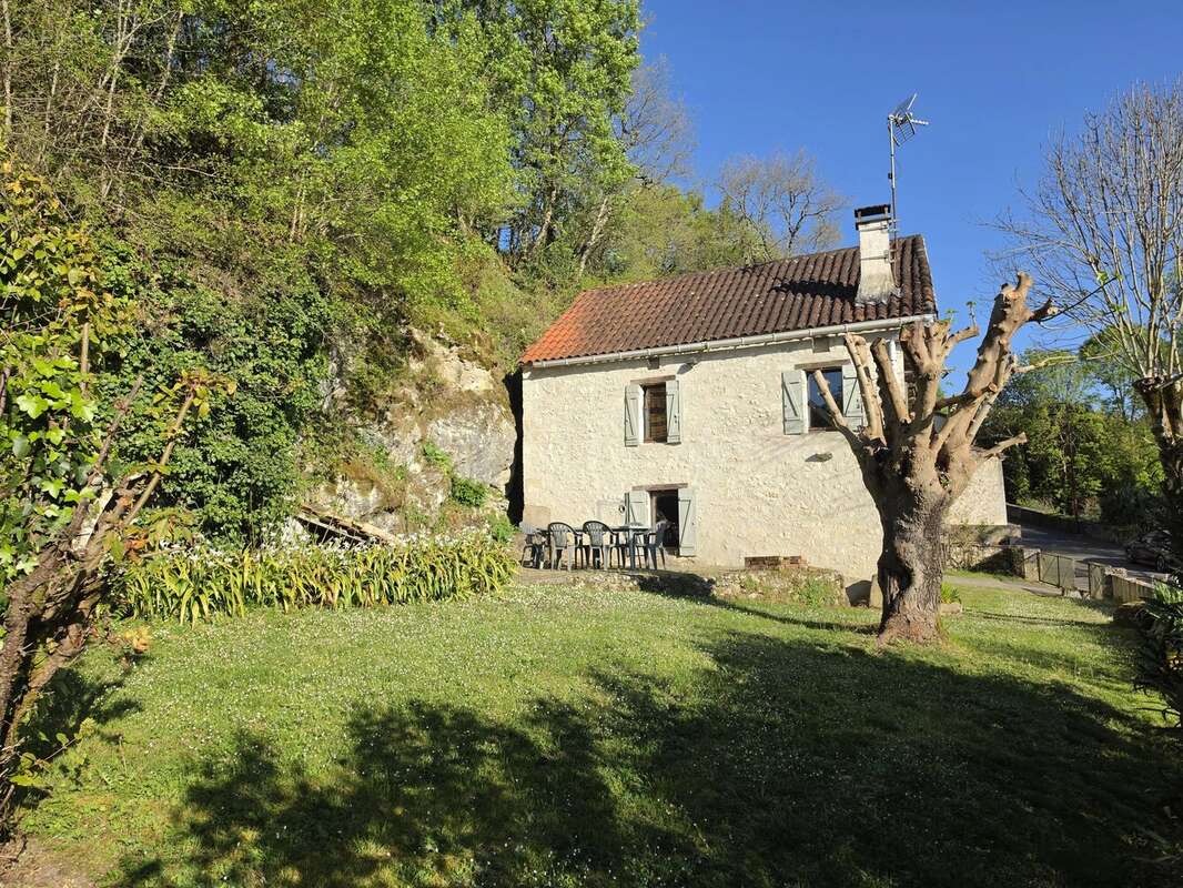 Maison à MONTAIGU-DE-QUERCY