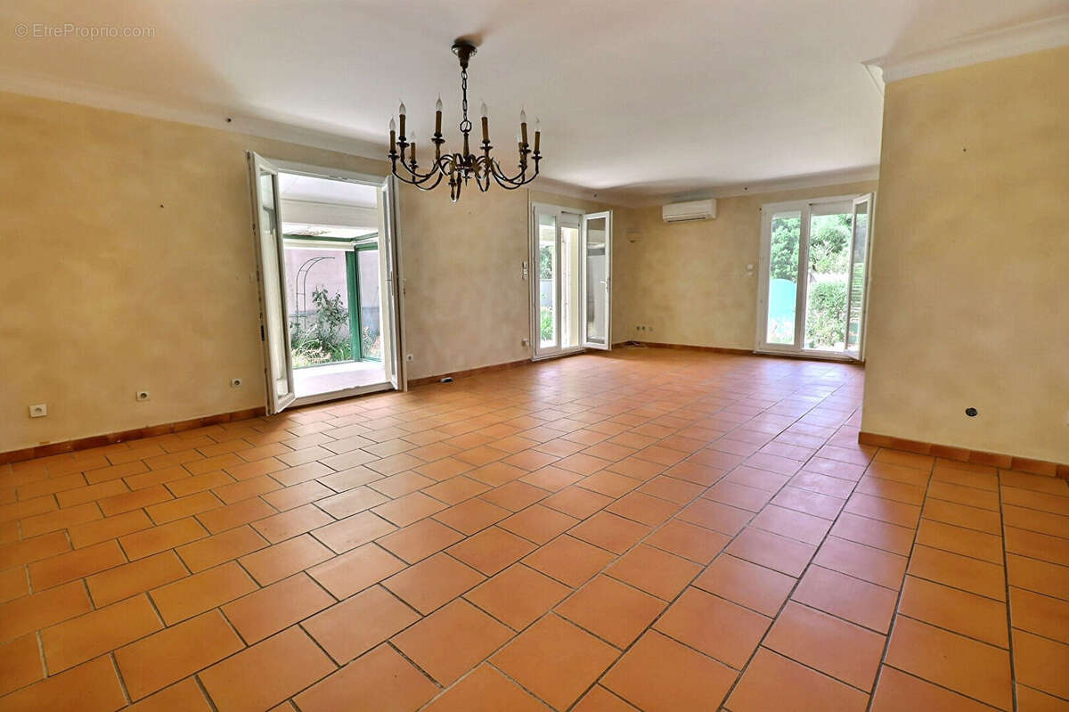 Maison à LA LONDE-LES-MAURES