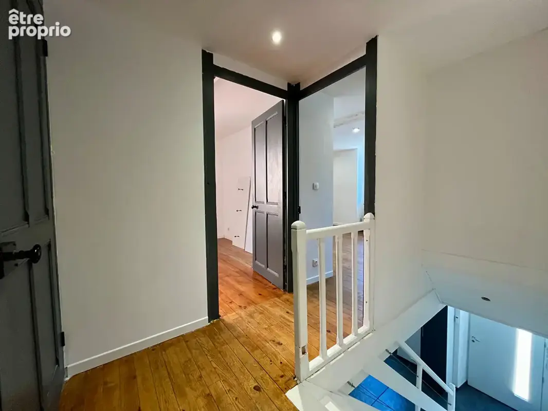 RIVES Maison de ville 5 pièces de 112 m² - photo 5