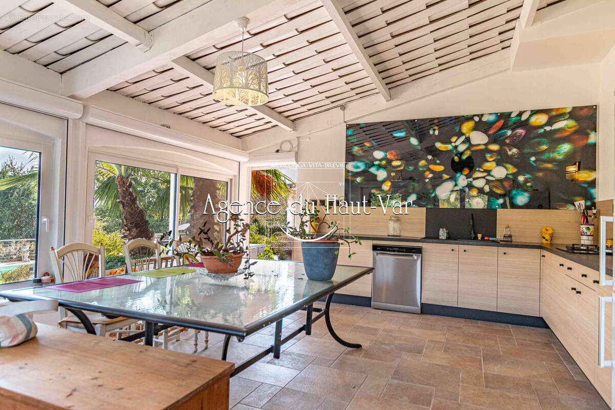 Villa 230m2 avec piscine, et jolie vue - photo 11