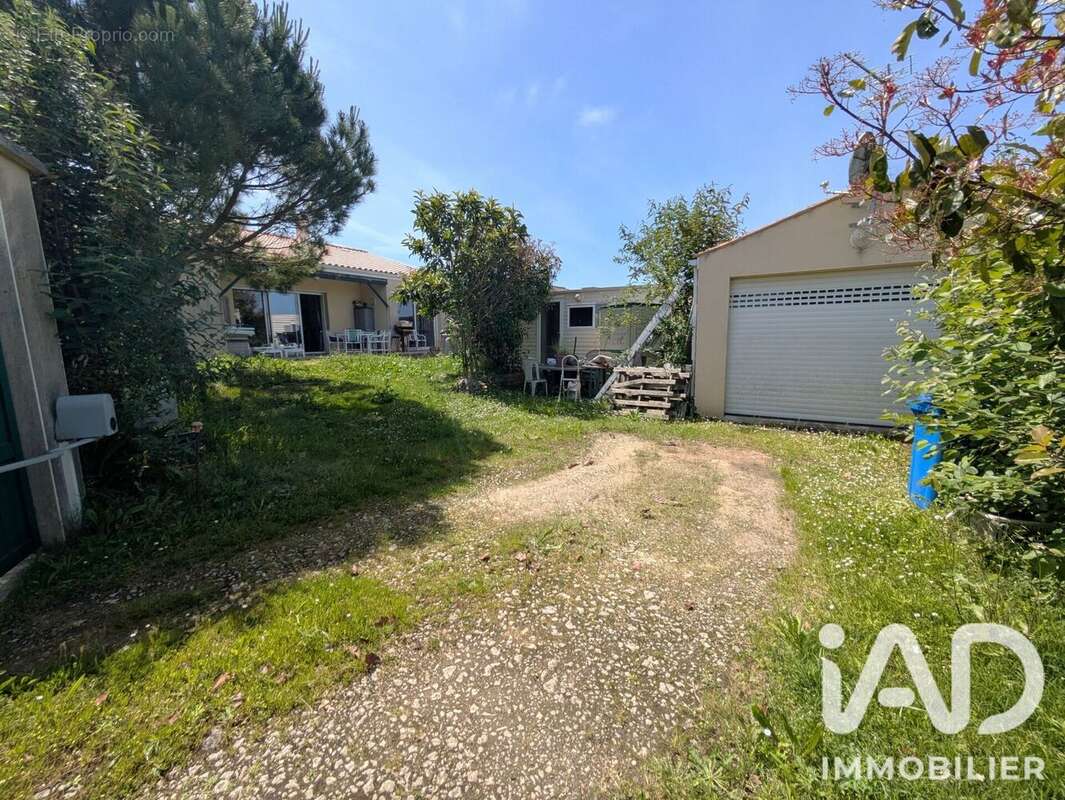 Maison 100 m² à Nieul-Les-Saintes  - photo 2