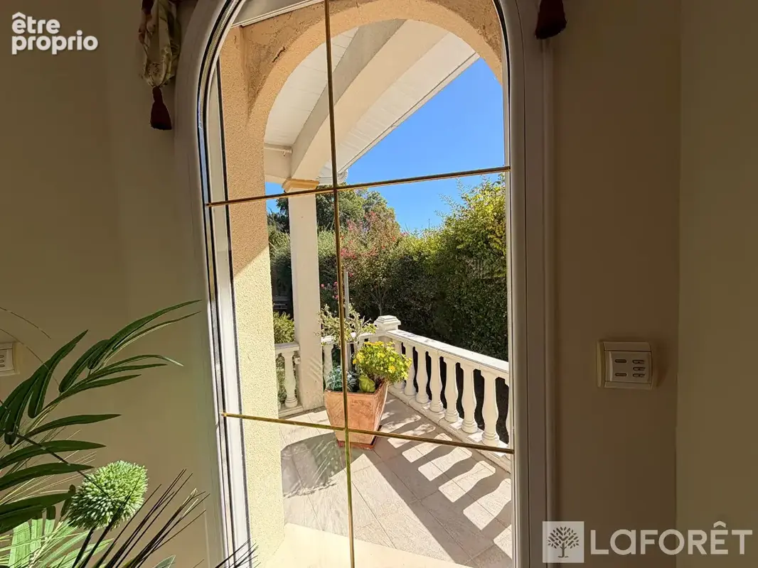 Grande maison familiale de standing avec jardin paysagé, piscine et belles prestations - photo 5