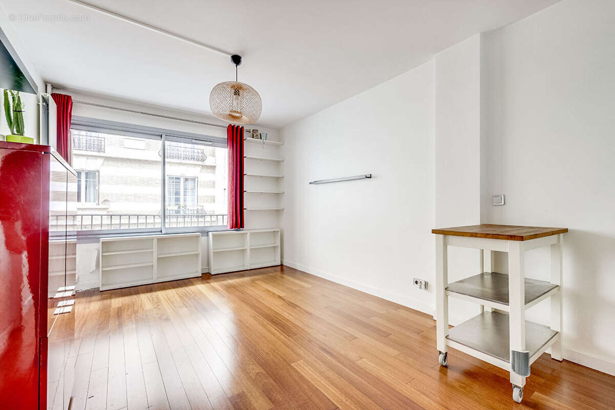Appartement à PARIS-14E
