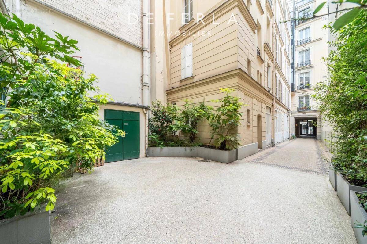 Appartement à PARIS-8E