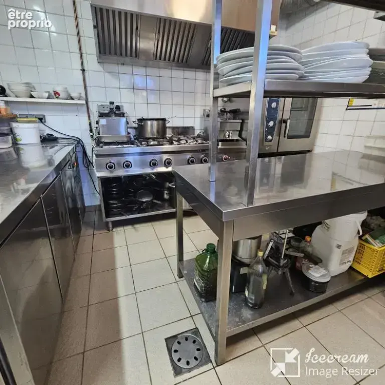 JUAN LES PINS, restaurant, 80 couverts, 100 M des plages, terrasse, parking, excellent état. - photo 18