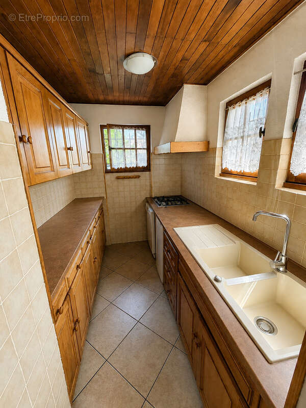 Vetraz-monthoux   maison familiale de 162 m2 au cœur du village - photo 4