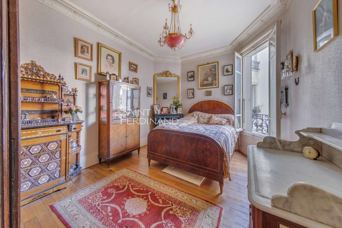 Appartement à NEUILLY-SUR-SEINE