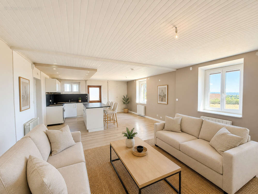 Maison en pierres 95 m2 habitables sur 1000 m2 de terrain avec dépendances - Secteur privilégié de CONDRIEU - photo 6
