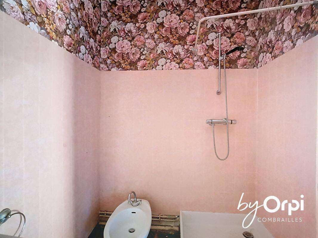 Maison à DURDAT-LAREQUILLE