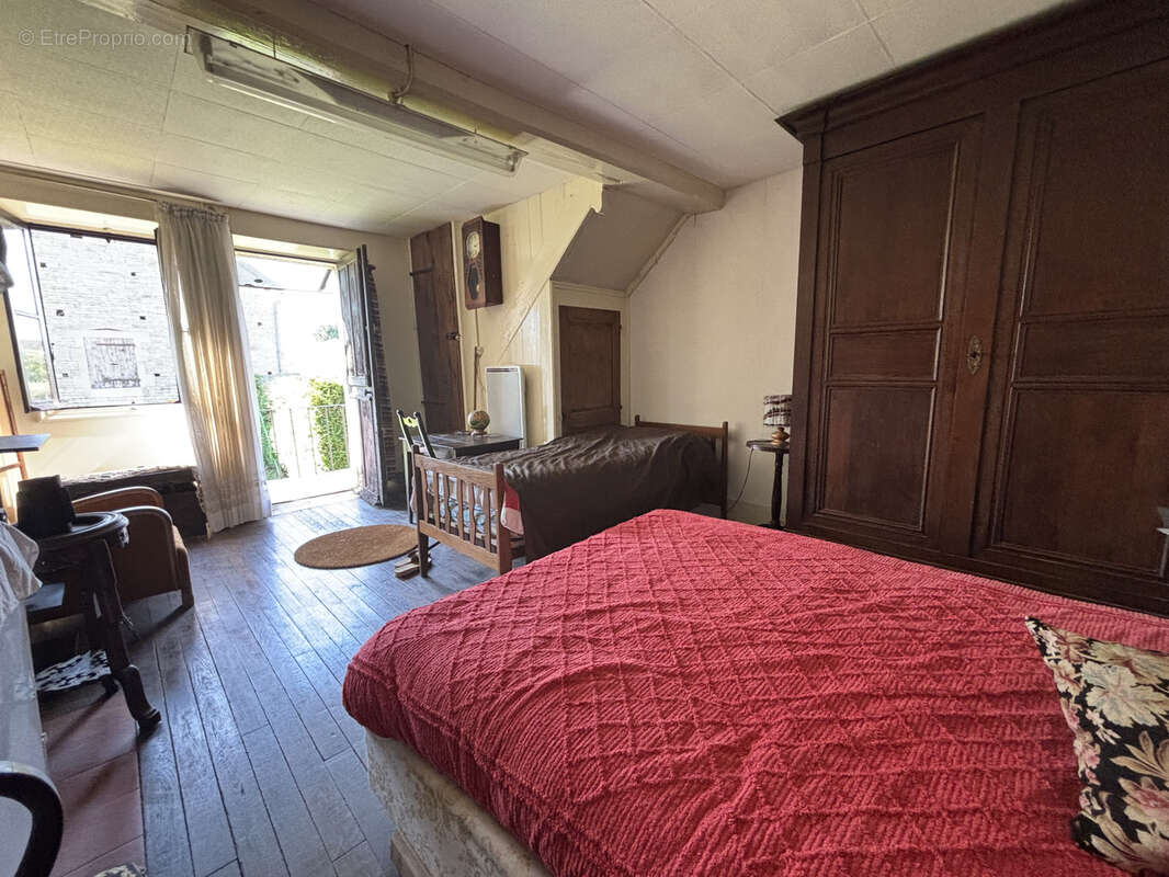 Maison à MONTLIOT-ET-COURCELLES