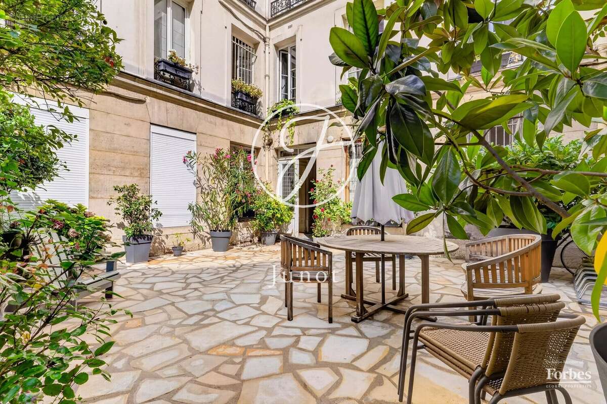 Paris 9e - AVENUE TRUDAINE - Studio - 23,20m² Carrez - Dernier étage - photo 4
