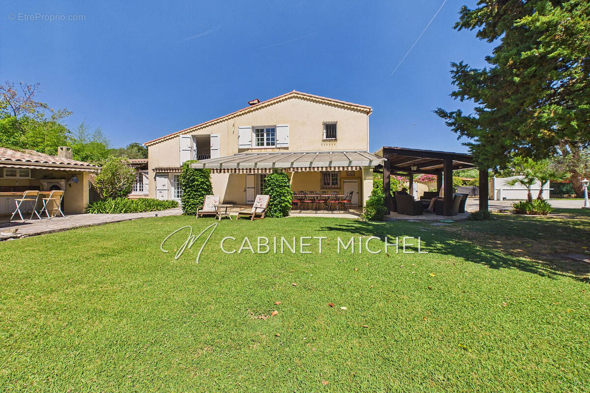 Maison à ROQUEFORT-LES-PINS