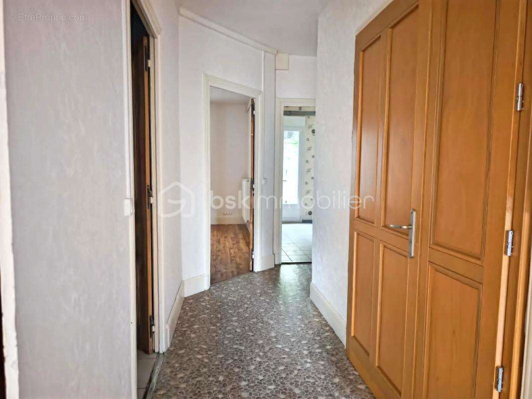 Appartement à NOIRETABLE