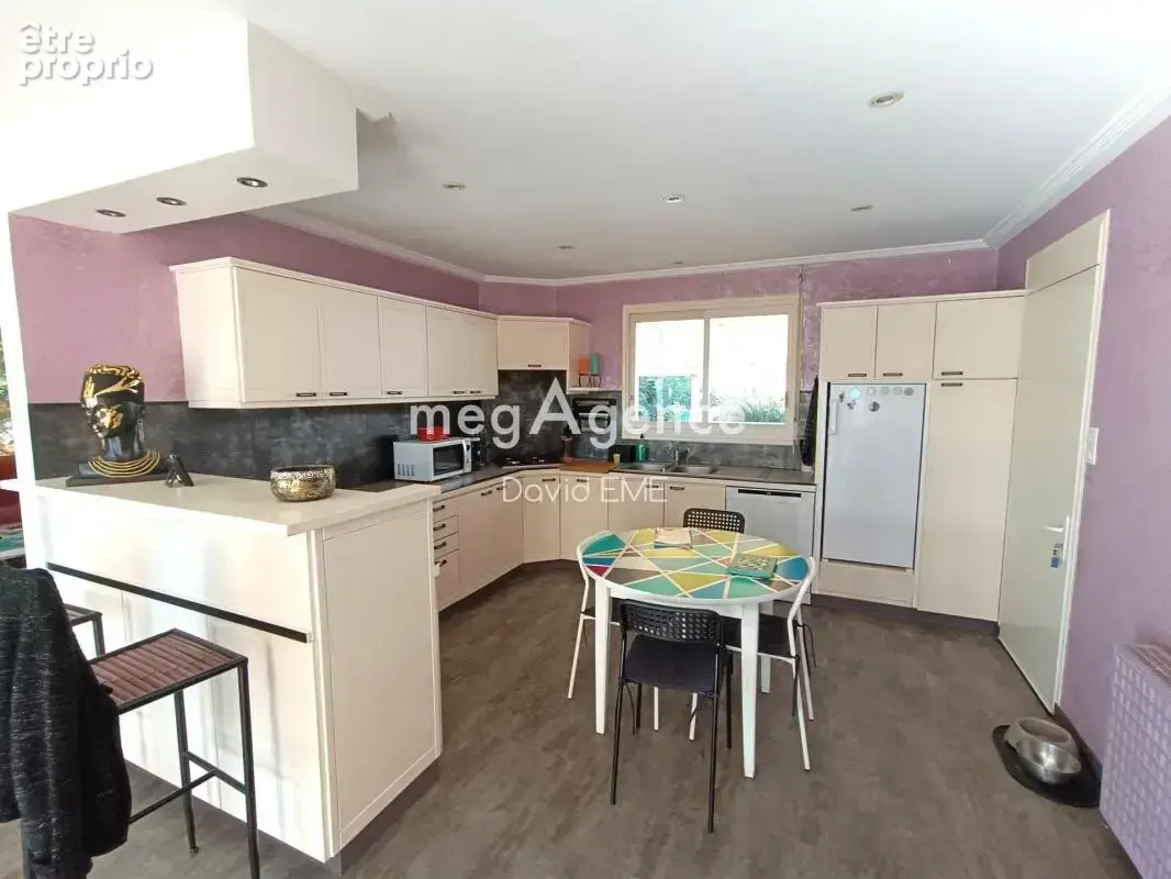 9 Pièces, 166 m2, 6 chambres, Piscine, ST CHRISTOPHE DU LIGNERON - photo 10