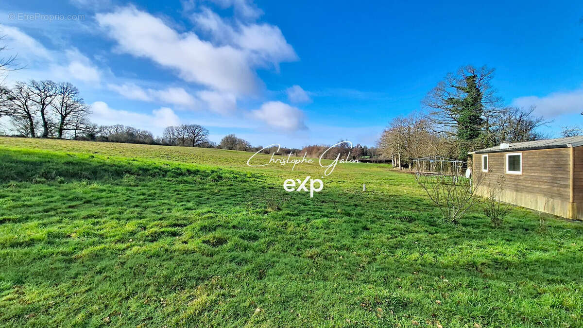 Commerce à BUSSIERE-POITEVINE